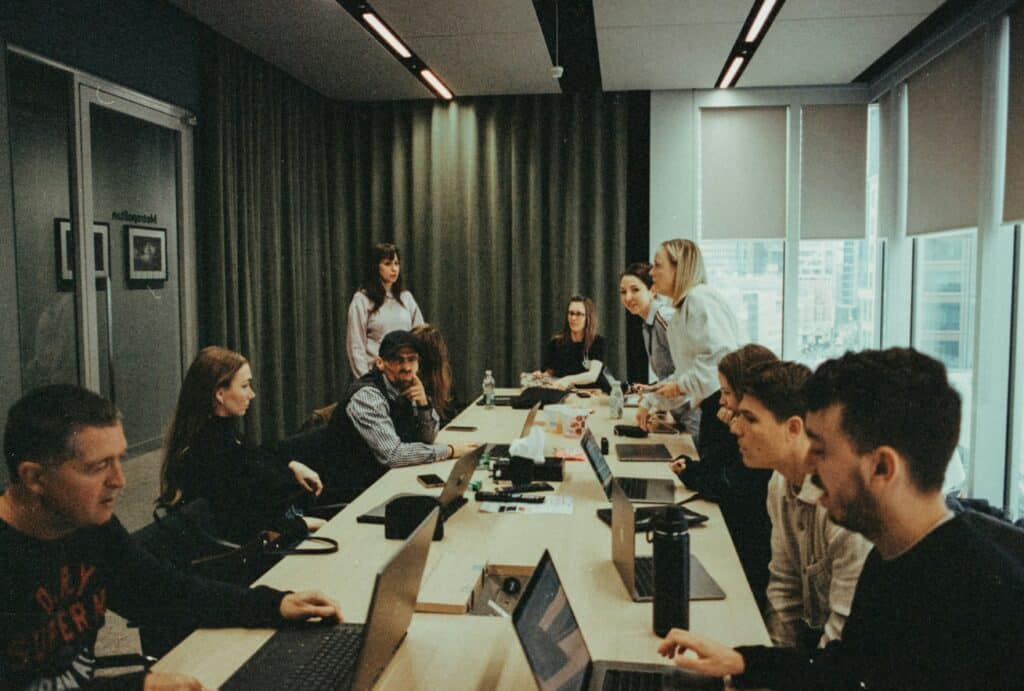 affiliation, Bienveillance, Écoute, Partage, travail, ordinateur et téléphone, affiliation